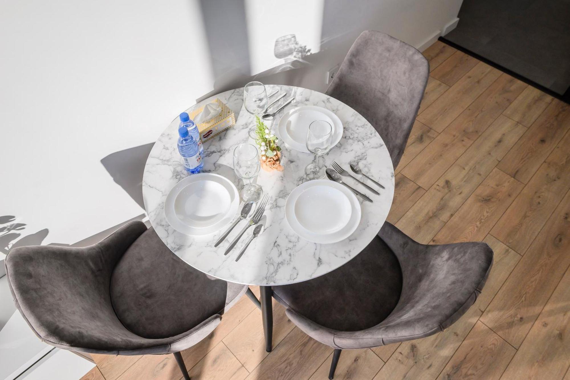 пять новых бизнес класса в жк R-house в 100 м от Mega Almaty
